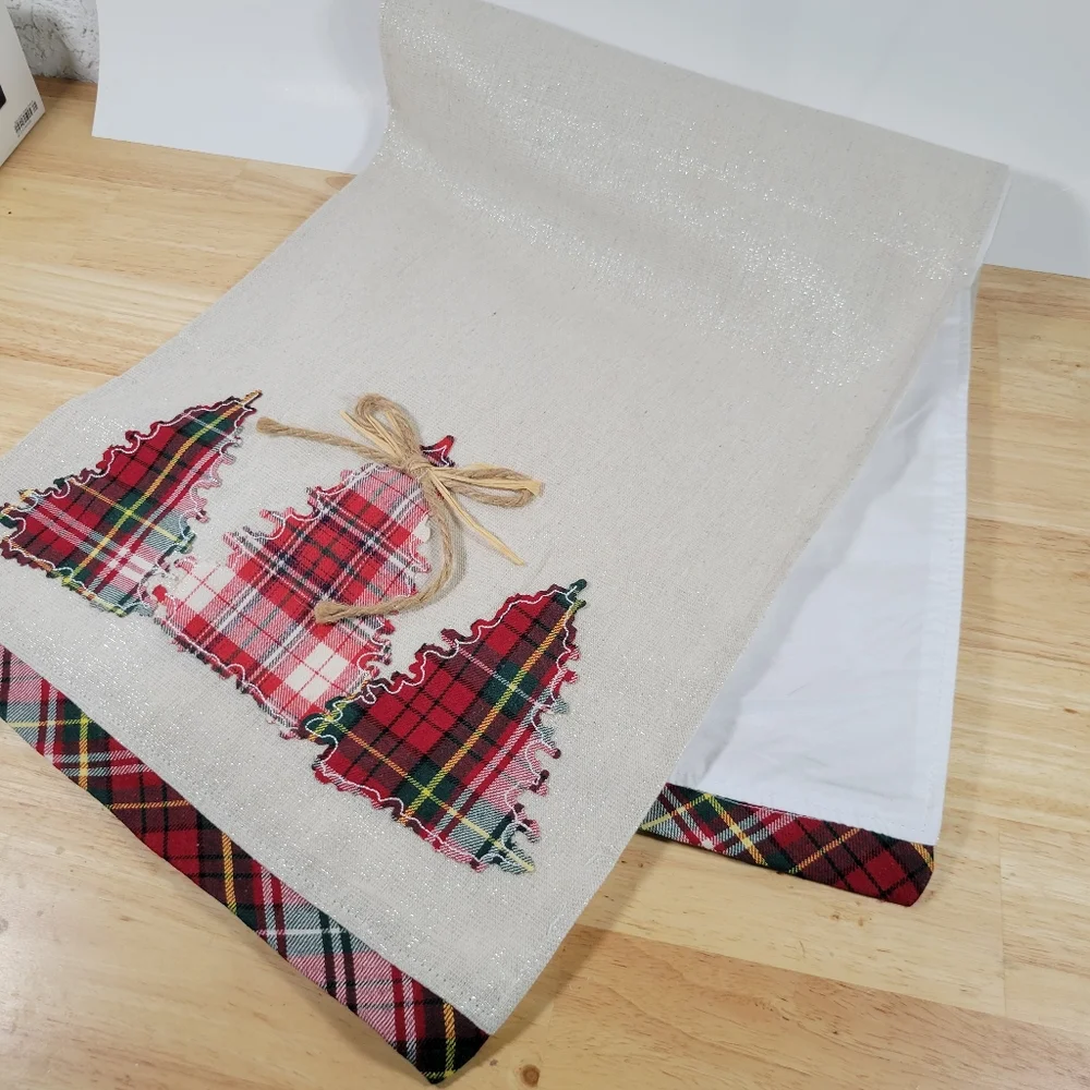 Christmas Table Runner NWOT 14x72